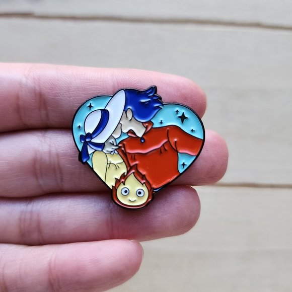 New Howls moving castle heart shaped enamel pin, Ghibli pin - Picture 1 of 2